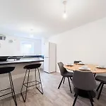 2 Bedroom Apartment By Brookland Stays Serviced Accommodation Short Lets Sheffield With Free Wifi