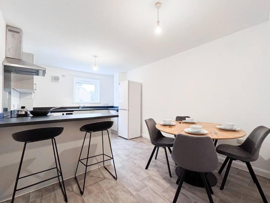 2 Bedroom By Brookland Serviced Short Lets With Free Wifi Apartment Sheffield